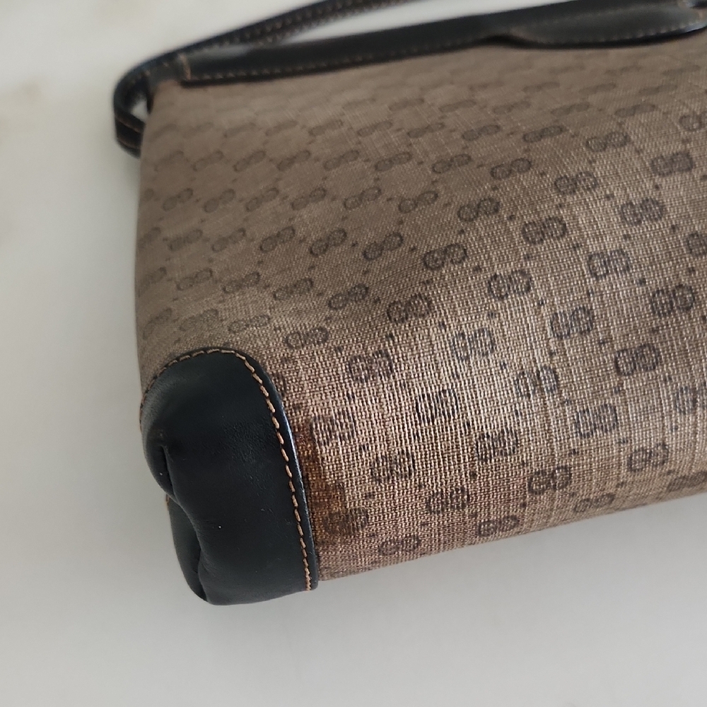 Gucci Crossbody In Elegant Brown And Tan GG Pattern..Gorgeous Classic Gucci! - Picture 9 of 12
